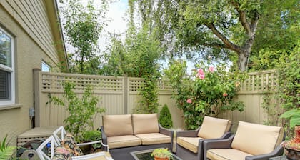 Oasis Garden Home By The Sea