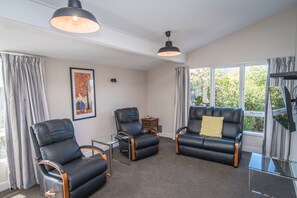 Two Bedroom Unit | Living area | 32-inch flat-screen TV with satellite channels, TV - Cedar Lodge Motel (Timaru)