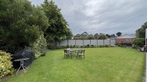 BBQ/picnic area - Cedar Lodge Motel (Timaru)
