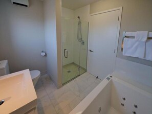 Bathroom - Coastal Ridge Apartments (Timaru)