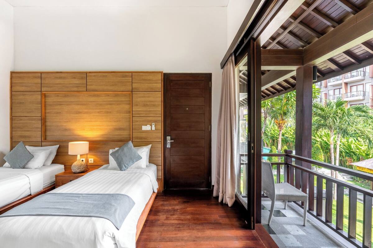 In-room safe, desk, iron/ironing board, free WiFi