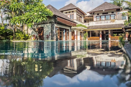 Fachada de la propiedad