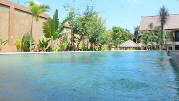 Piscina externa sazonal