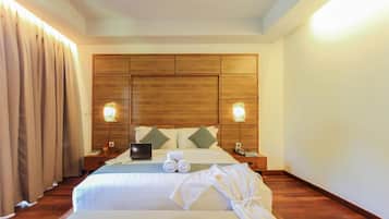 In-room safe, desk, iron/ironing board, free WiFi