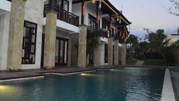 Piscina externa sazonal