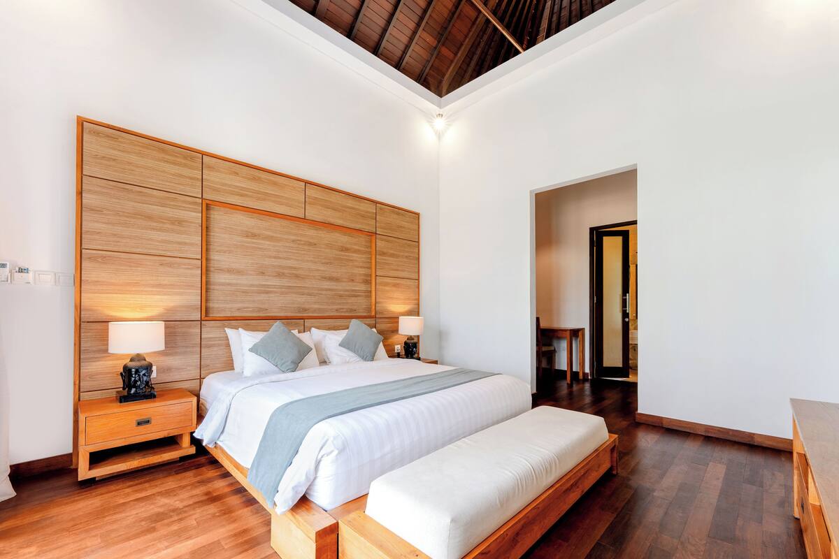 In-room safe, desk, iron/ironing board, free WiFi
