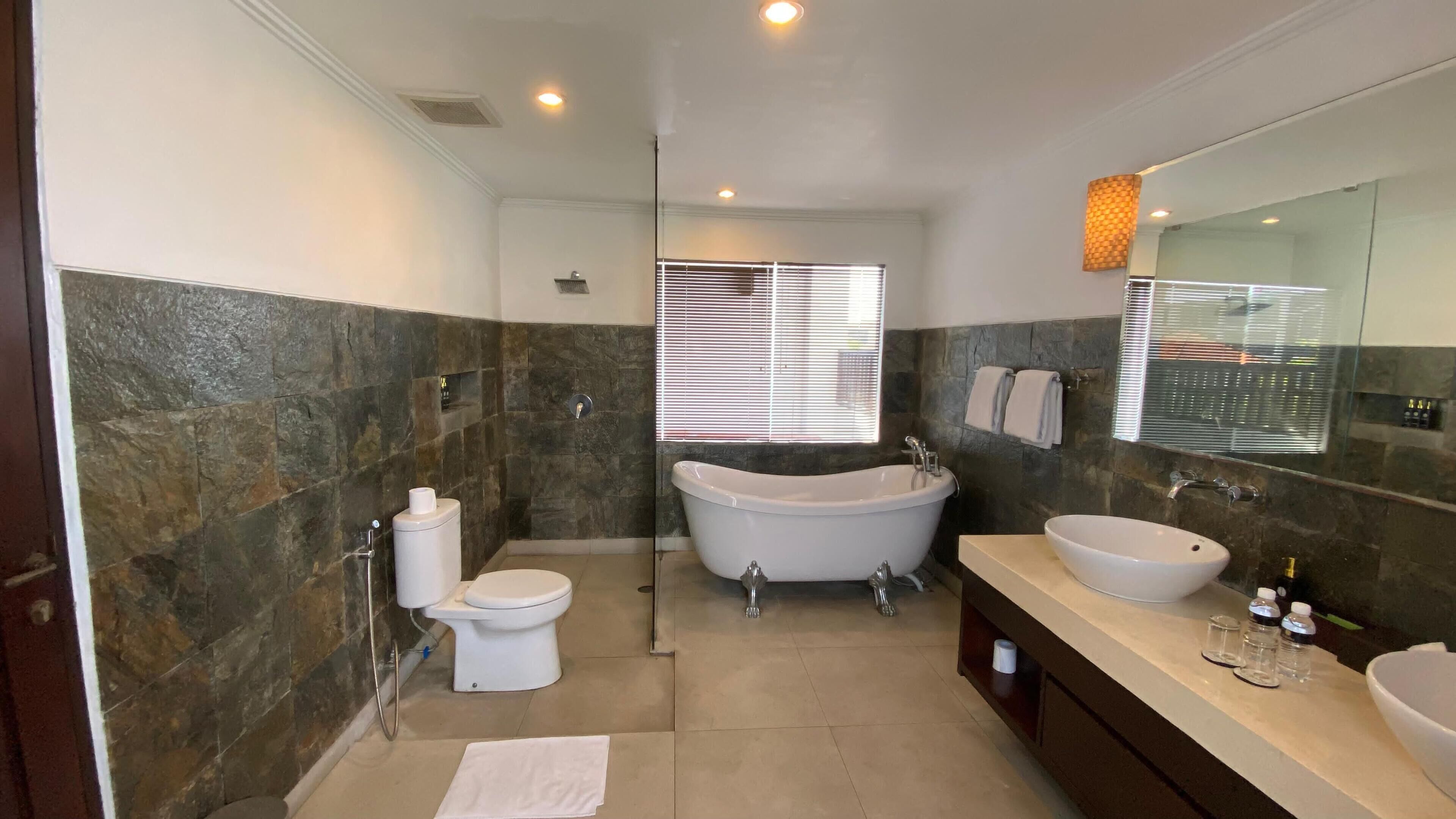 superior room | bathroom | shower, free toiletries, bathrobes, towels