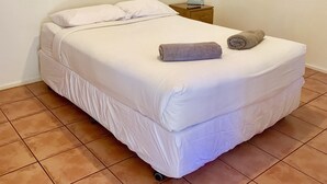 Private Double with Ensuite - Roey Backpackers & Party Bar (Broome)