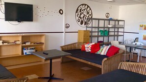 Interior - Roey Backpackers & Party Bar (Broome)