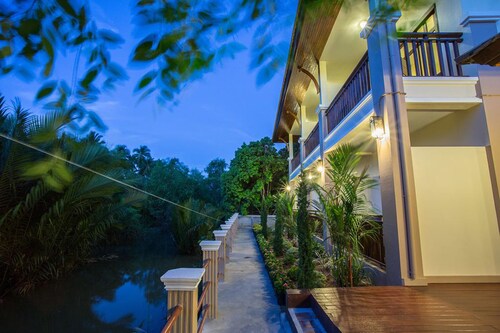 Oh Amphawa Boutique Resort