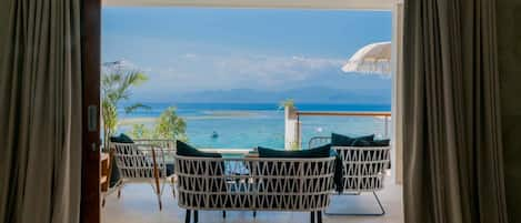 Villa Luar Biasa - Two bedroom villa with pool and ocean views | Balcony