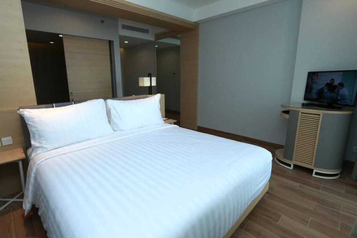 In-room safe, desk, soundproofing, free WiFi