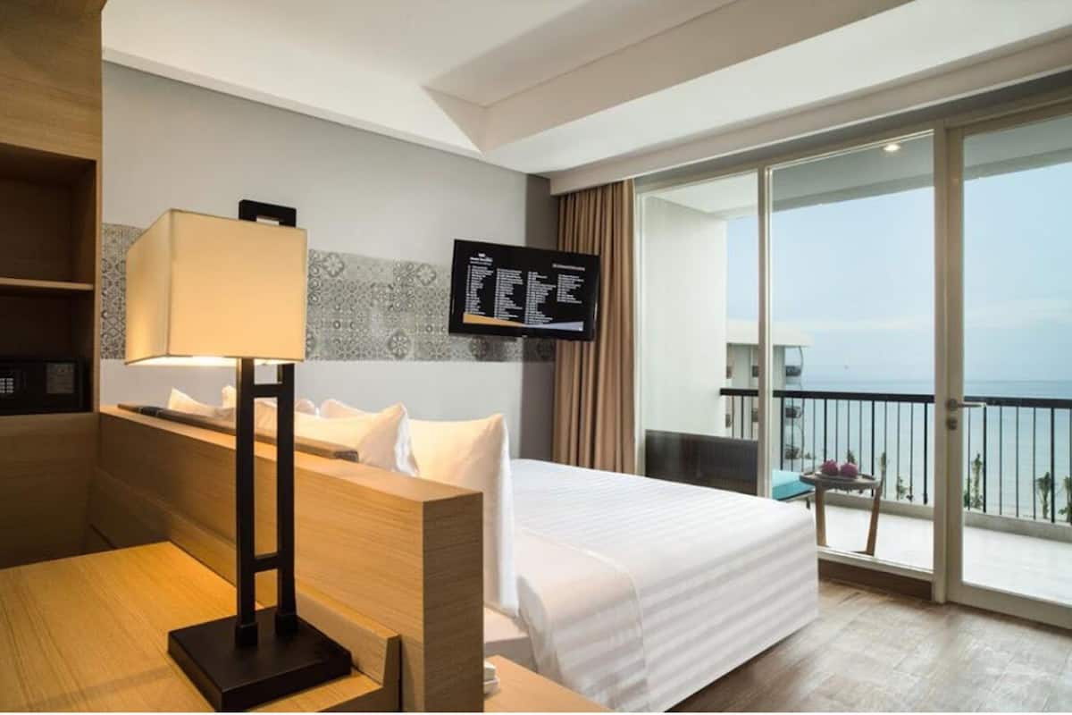 executive room | in-room safe, desk, soundproofing, free wifi