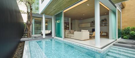 Caja de seguridad en la habitación y decoración personalizada