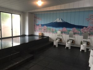 天然泳池