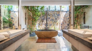 Delight Villa | Bathroom | Separate bathtub and shower, free toiletries, hair dryer, bathrobes