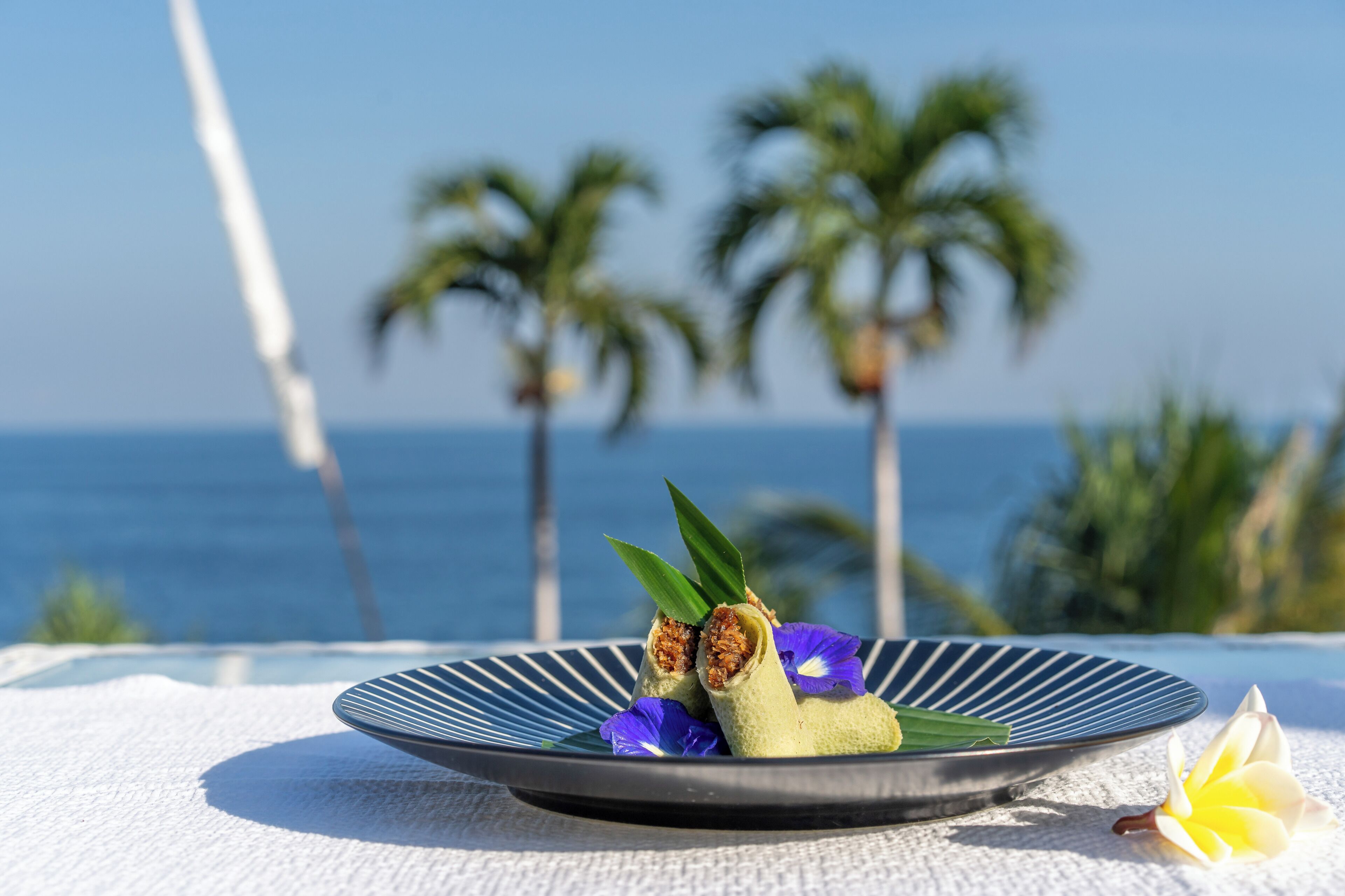 breakfast, lunch and dinner served