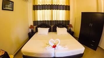 Chambre Double Deluxe | 1 chambre, coffres-forts dans les chambres, bureau