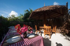 Outdoor dining - Hanifaru Transit Inn (Dharavandhoo)