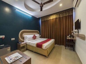 Premium bedding, minibar, in-room safe, desk - Hotel Raj Elegance - Manayata Tech Park (Bengaluru)