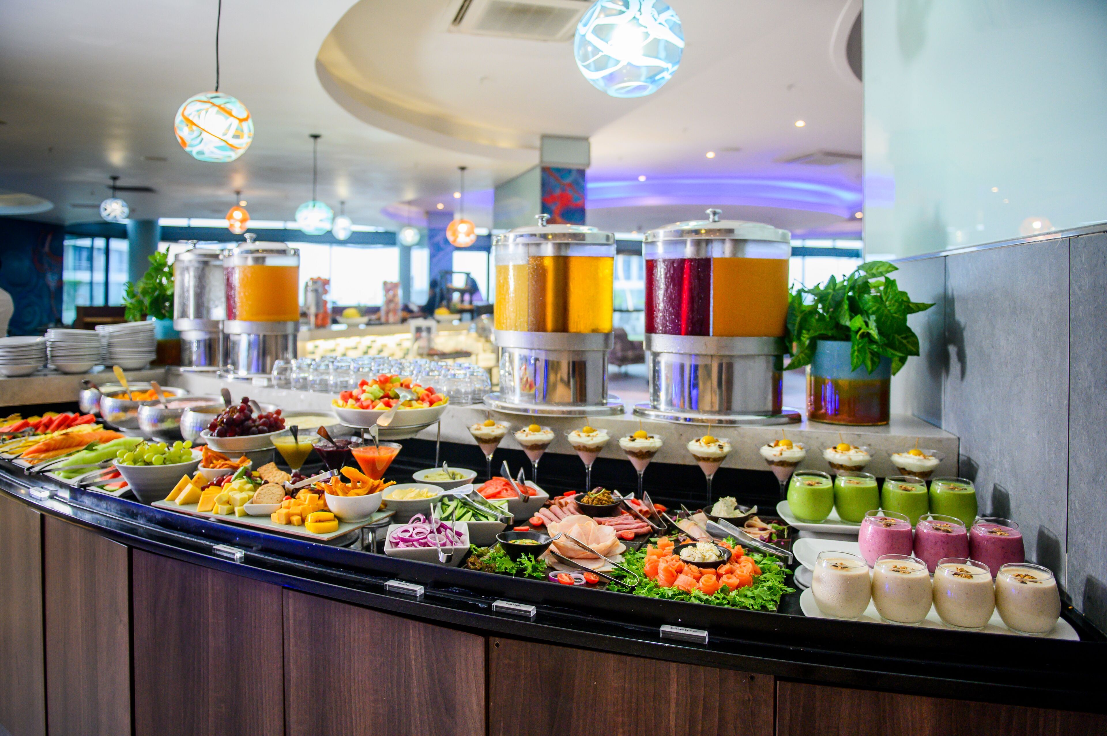 อาหารเช้าแบบบุฟเฟ่ต์ทุกวัน (ZAR 285 ต่อคน)