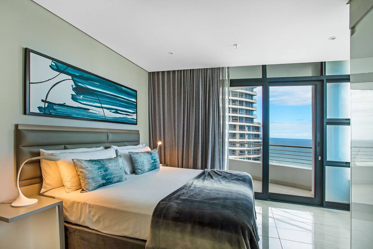 Premium bedding, in-room safe, desk, laptop workspace