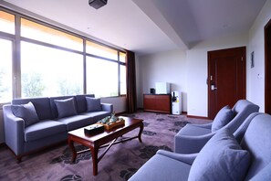 Suite – executive, 1 soverom | Oppholdsområde | Flatskjerm-TV