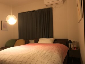Standard double bed room. Room No.101 | Egyptian cotton sheets, premium bedding, down duvets - Sayama Aesthetics School (Osakasayama)