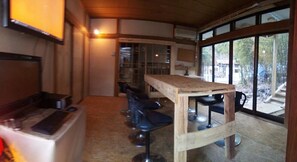 In-room dining - ILA hakushu guest house - Hostel (Hokuto)