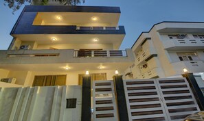 Exterior - Itsy Hotels Swastika Inn Sector 26 (Noida)
