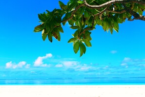 Beach massages, beach yoga - Village Life Maldives (Maamendhoo)
