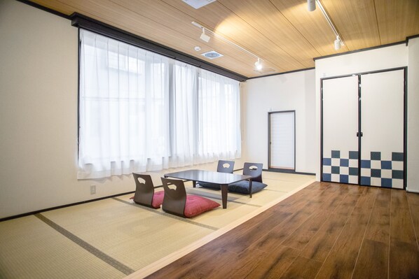 Télévision à écran plat