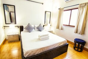Decoración personalizada, muebles diferentes y escritorio 