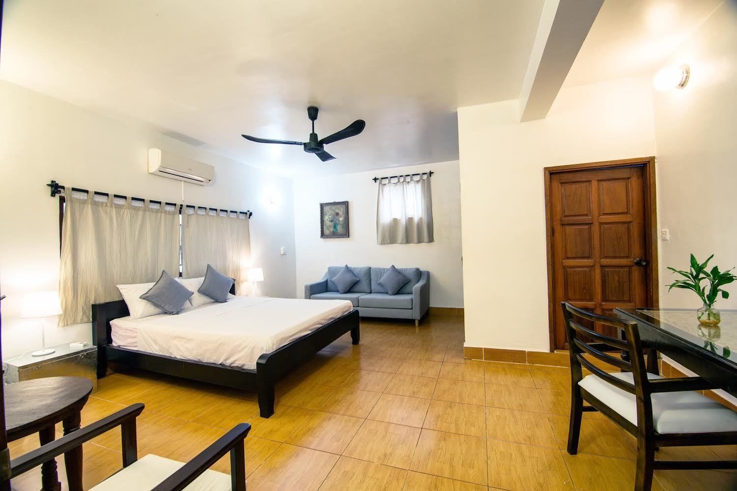 family double room, 1 queen bed | individually decorated, individually furnished, desk, free wifi