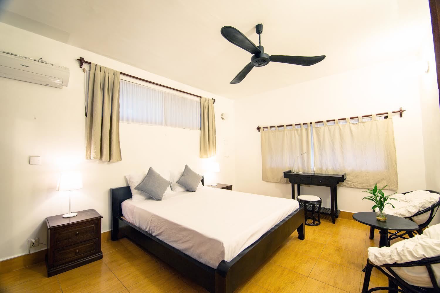 classic double room, 1 queen bed, courtyard view | individually decorated, individually furnished, desk, free wifi