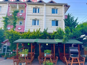 Vista frontal de la propiedad