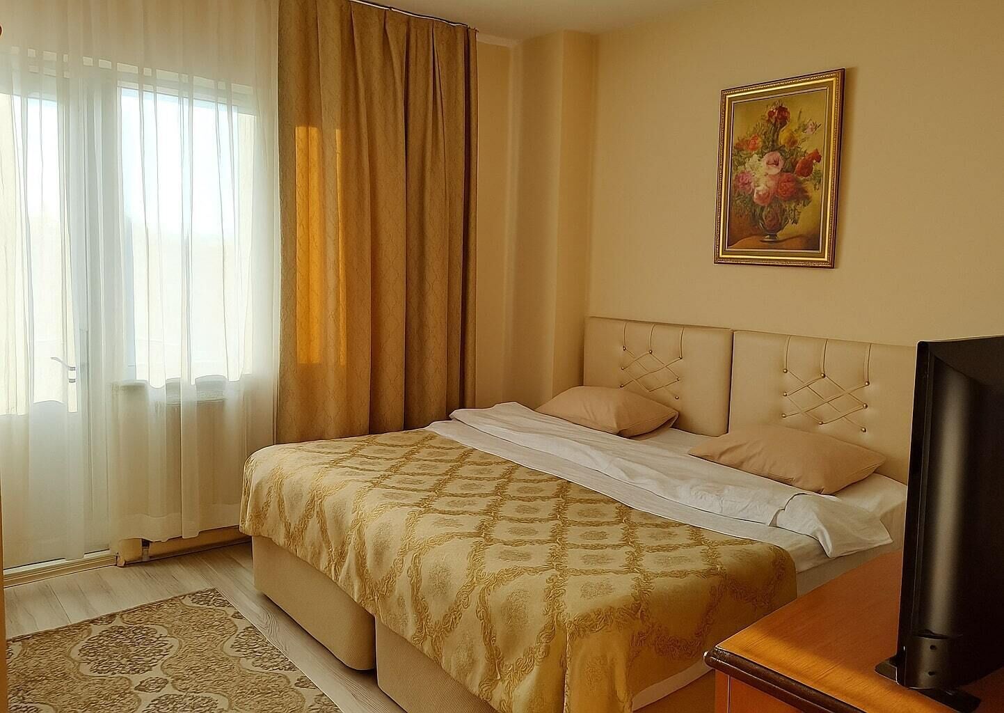 Desk, iron/ironing board, free WiFi