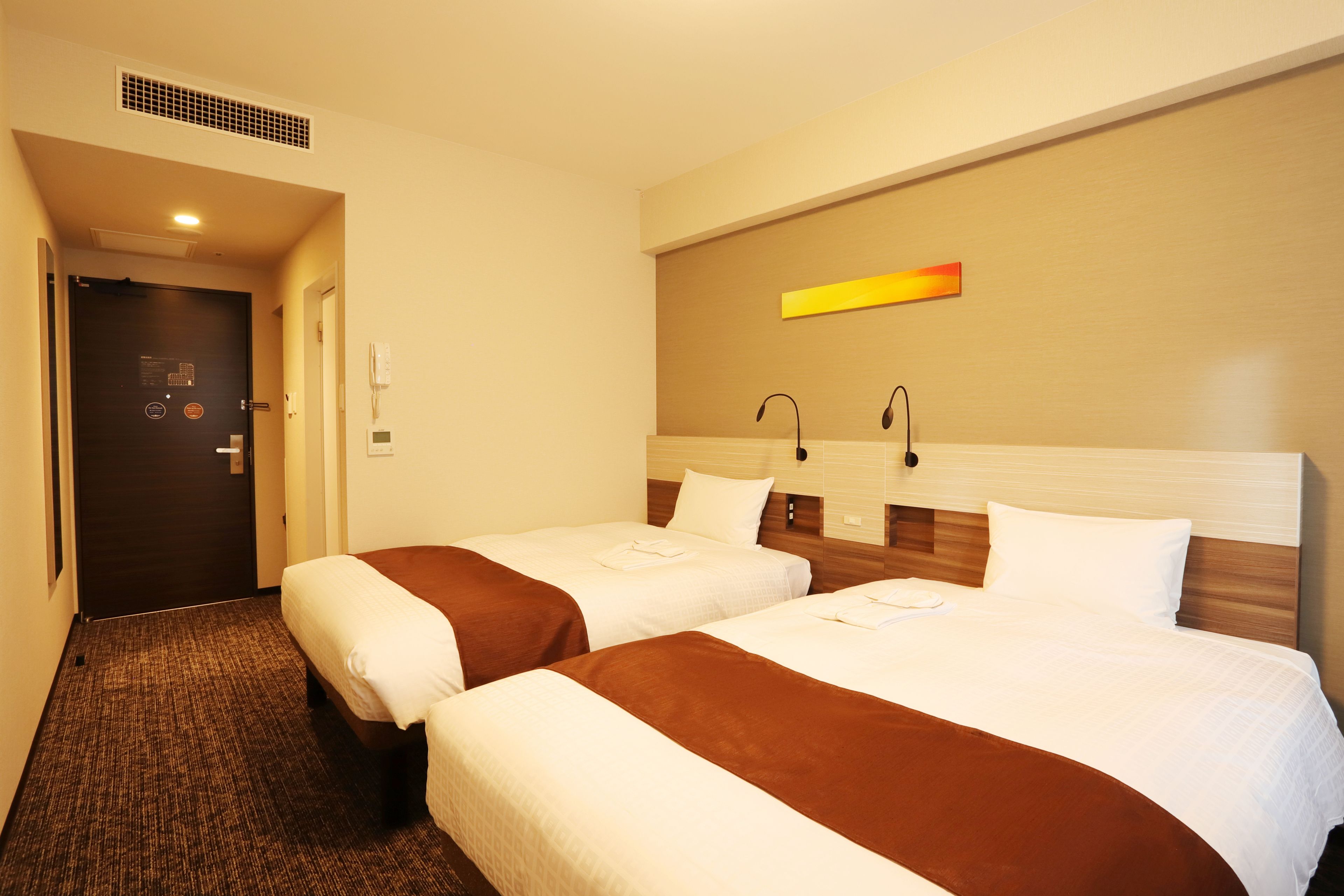 1 bedroom, down duvets, desk, blackout curtains