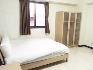 Design Double Room, 1 Double Bed | Desk, blackout drapes, free WiFi