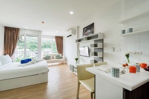 Caja fuerte, cortinas opacas, sistema de insonorización