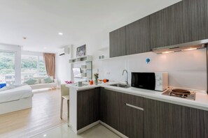 Fridge, microwave, stovetop, toaster - Ozone Condotel Kata by RESAVA (Karon)