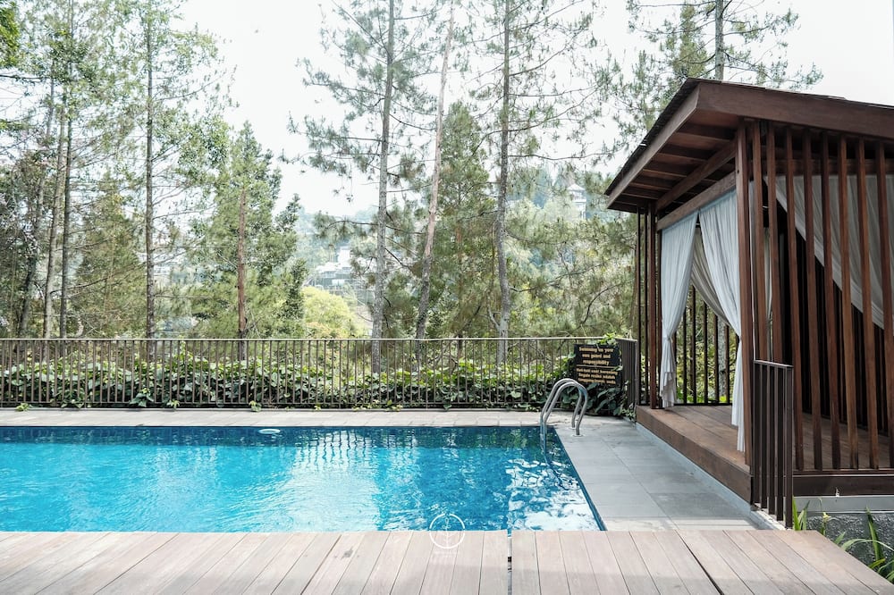 Mentari Hill View 8 BR heated pool and movie room
