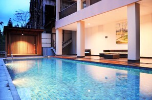 Kolam renang terbuka 