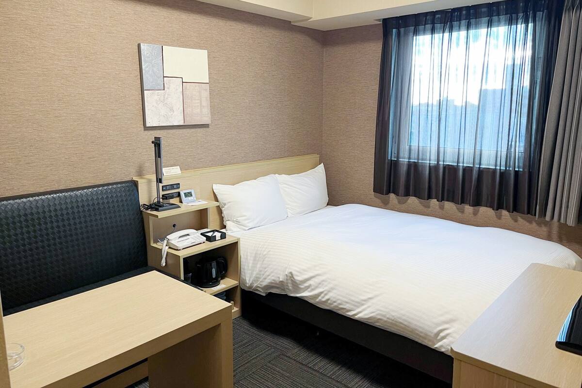 デスク、WiFi (無料)、ベッドシーツ