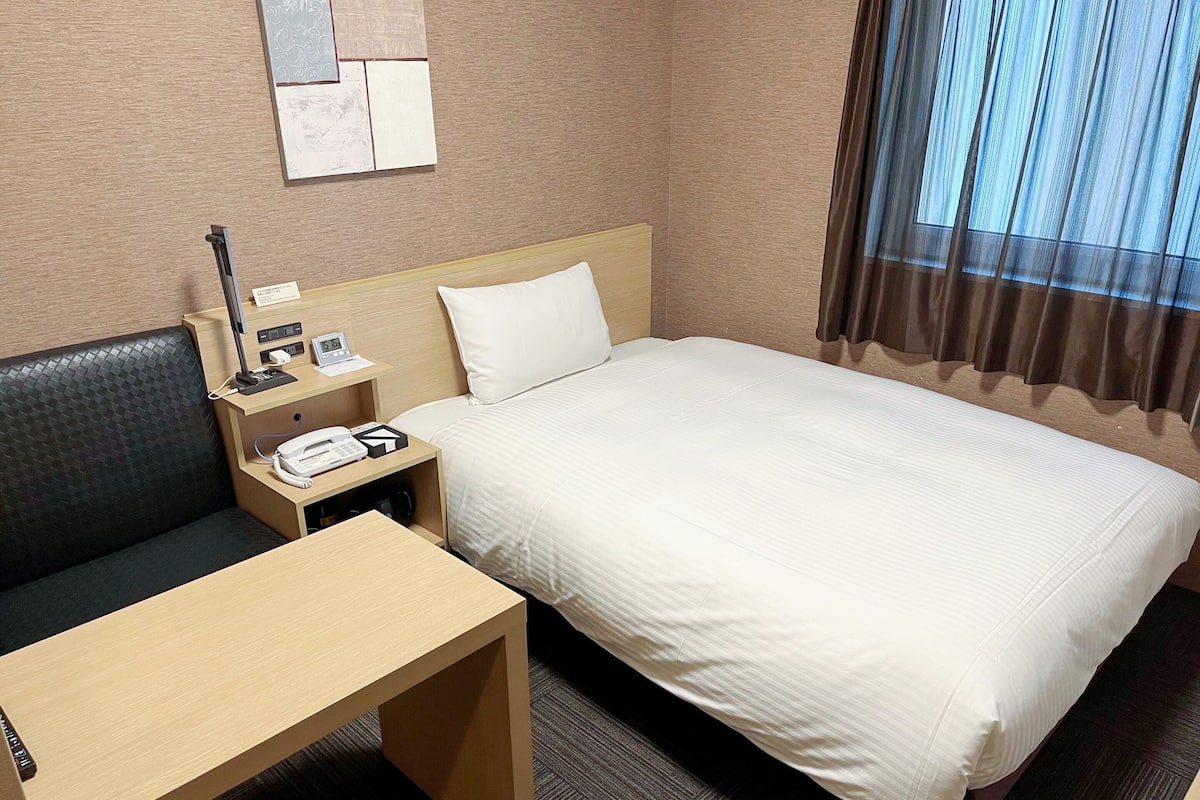 Bureau, Wi-Fi gratuit, draps fournis