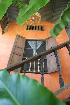 Kamar Triple Standar | Meja kerja, tempat tidur lipat/tambahan, Wi-Fi gratis, dan seprai linen