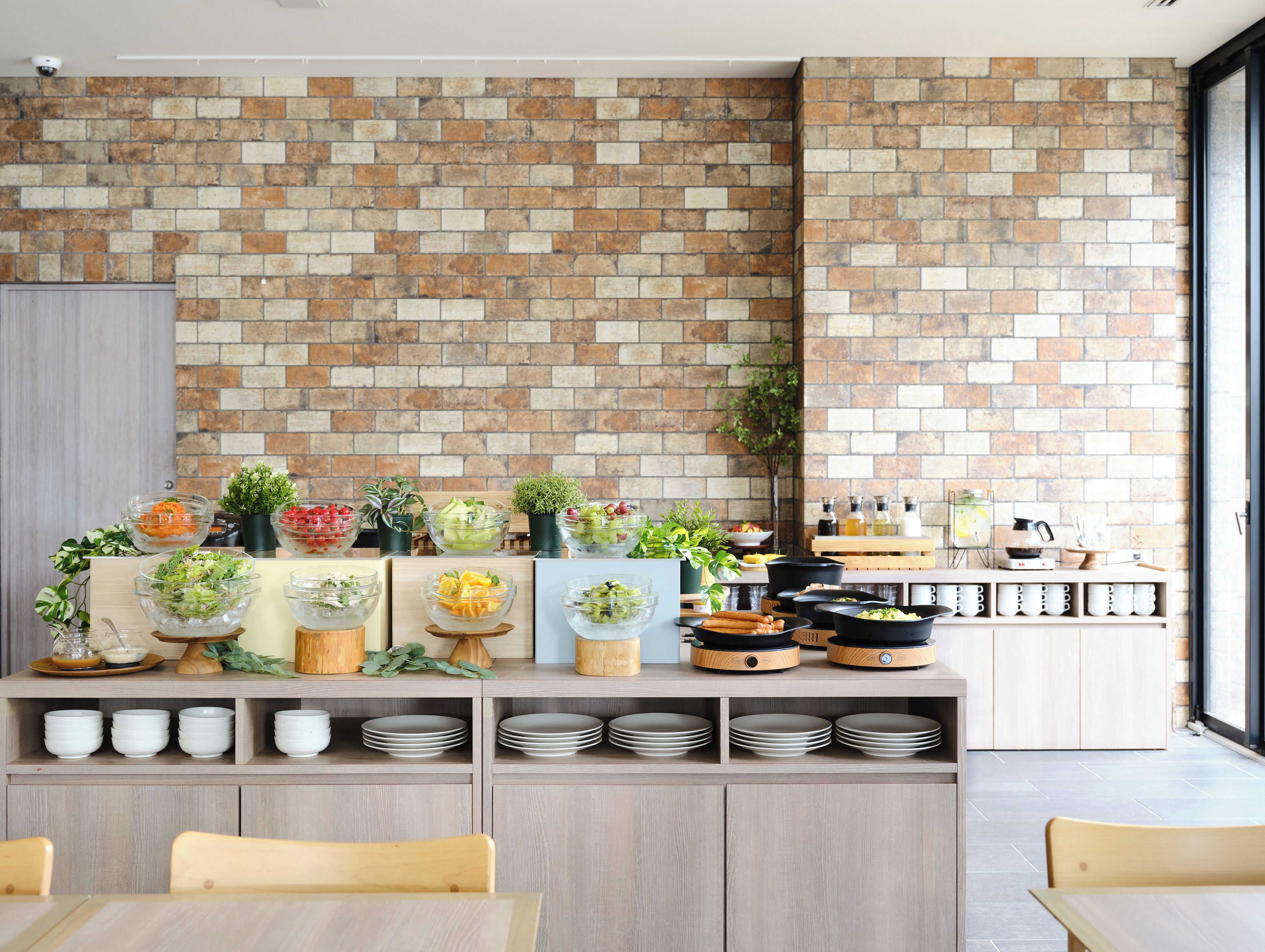 daily buffet breakfast (jpy 1500 per person)