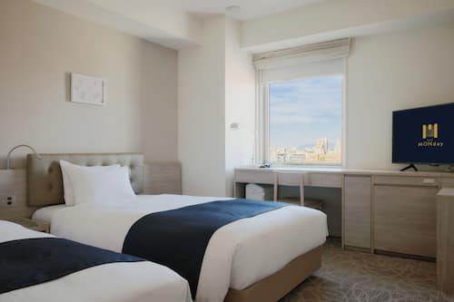Corner Twin Room | In-room safe, desk, iron/ironing board, free WiFi
