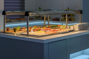 Desayuno buffet incluido todos los días 