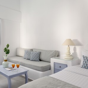 In-room safe, free WiFi, bed sheets - Antoperla Luxury Hotel & Spa (Santorini)